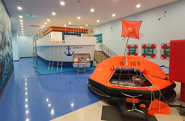 재난상황을 직접 체험할 수 있는 제주안전체험관이 3일 문을 열어 본격 운영에 들어간다. 사진은 선박사고 탈출체험 시설.