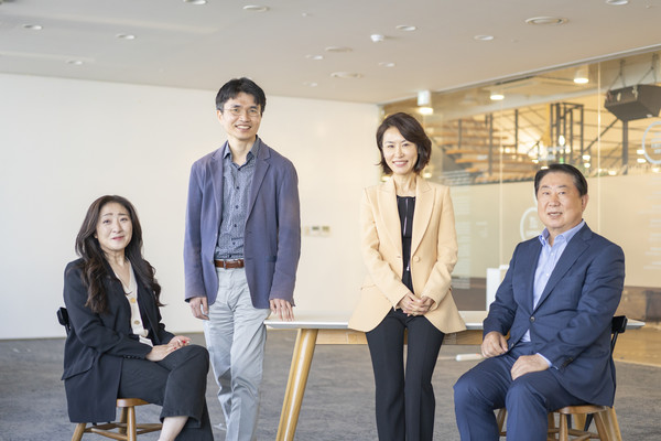 왼쪽부터 대담에 참석한 고미 제민일보 편집국장, 전정환 제주창조경제혁신센터장, '스타트업아일랜드 제주 개인투자조합' 1호 투자자인 정은숙 제주여민회 정책위원장과 오경수 제주미래가치포럼 의장.