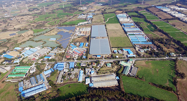 고착화된 축산악취 문제와 축산분뇨 무단배출 사태 등으로 제주양돈산업에 대한 도민사회 불신은 매우 큰 가운데 지역주민과 도민사회와 함께 악취문제해결과 공감대 형성에 나서야 한다는 주문이다. 사진은 금악양돈단지 전경.