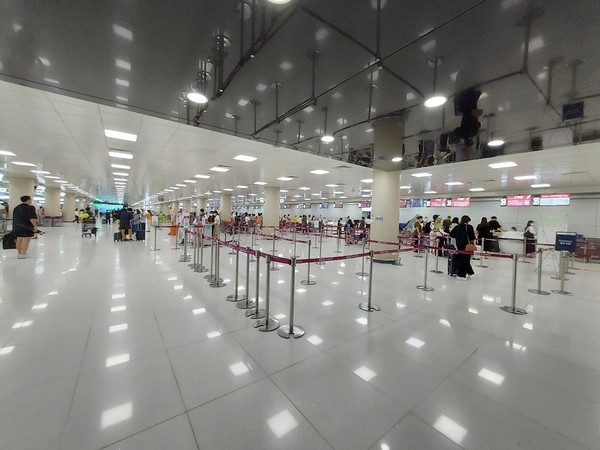 ▲주말인 21일 제주국제공항 3층 대합실이 한산한 모습을 보이고 있다. 김봉철 기자