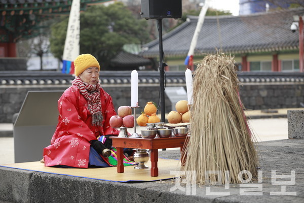 제주목관아의 관청할망으로 좌정한 칠성본풀이 속 부군칠성을 모시는 '칠성비념'. 제주큰굿보존회 제공