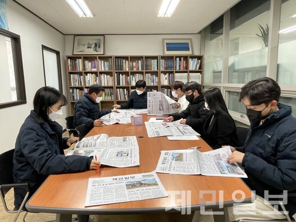 제민일보 편집심의위원회(위원장 김용현 편집국장)는 28일 본사 편집국 회의실에서 2월(1차) 회의를 열고 지면 개선 방안을 논의했다. 홍진혁 기자
