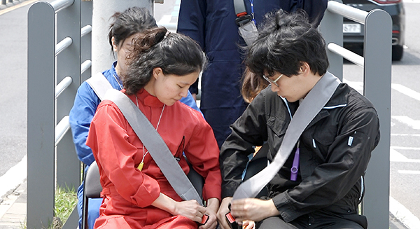 제주특별자치도는 지난 6월 제주시청 어울림마당 등에서 '전좌석 안전띠 착용' 캠페인을 전개하면서 문화공연을 접목한 퍼포먼스를 함께 선보였다.