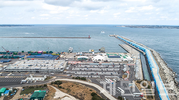 성산포항 전경 자료사진.