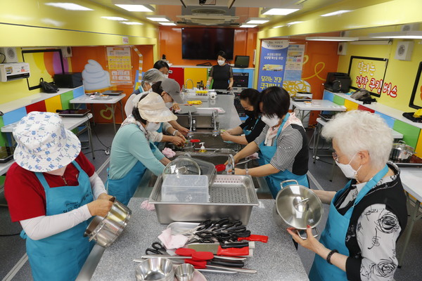 서귀포보건소 건강쿠킹버스 프로그램 모습. 자료사진