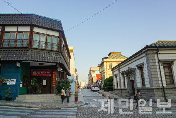 '인천 개항장 문화지구'는 개항장 일대 근대적 경관을 보전하고, 다양한 문화시설을 유치해 문화를 기반으로 구도심 재생을 도모하고자 2010년 문화지구로 지정됐다. 사진은 개항장 문화지구 모습. 김은수 기자