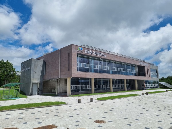 미생물산업화지원센터 전경. 제주도 제공