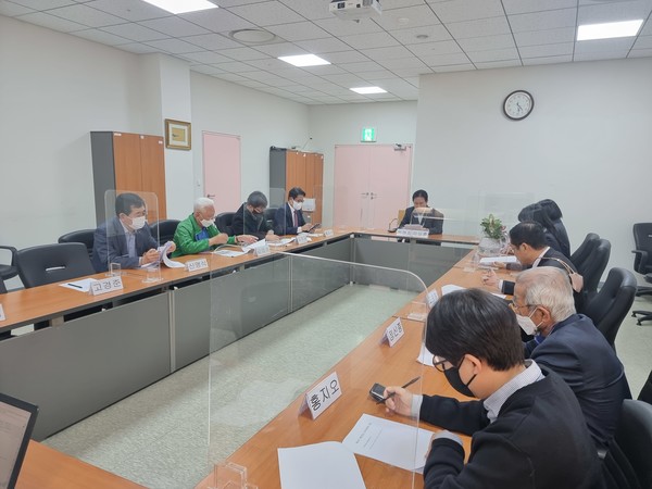 20일 오후 4시30분 제주도립미술관에서 제14기 제민일보 독자위원회(위원장 김상훈) 10월 정기회의가 개최됐다. 김재연 기자