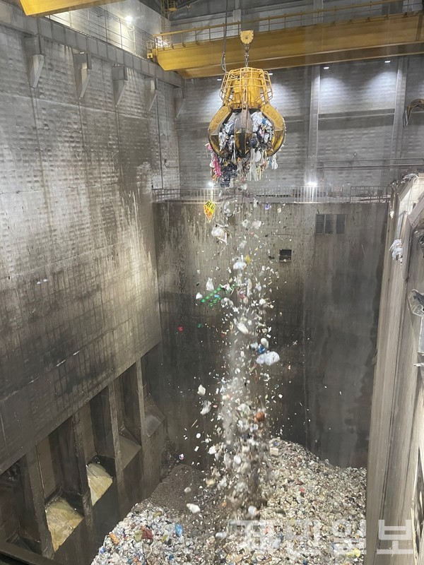 제주환경자원순환센터 소각시설 내부 모습. 신승은 기자