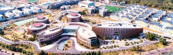 JDC는 우선 동북아시아 글로벌 교육허브로 거듭나고 있는 제주영어교육도시와 제주의 연계를 강화하면서 글로벌 교육복합도시로서의 경쟁력을 더욱 강화할 계획이다. 자료사진