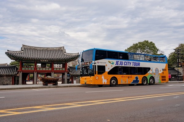 제주시티투어버스 도심코스 자료사진.제주도관광협회 제공