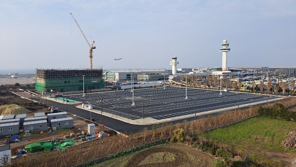 제주공항 서측 부지에 조성된 신규주차장 전경.