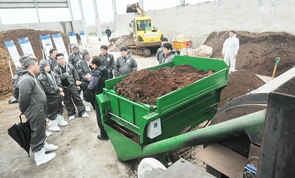 경기도 안성시에 위치한 농협사료 안성목장에서는 목장단위의 가축분뇨를 활용한 바이오차 생산설비 시설이 가동되고 있다. 김용현 기자