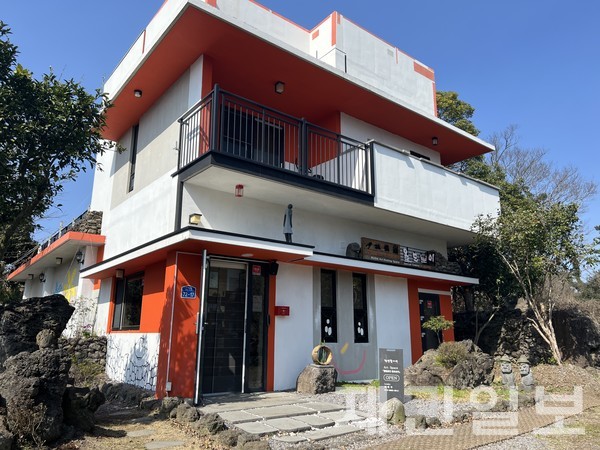 저지문화예술인마을과 제주현대미술관이 연결되고, 물방울 화가 김창열미술관과 유동룡미술관 인근에 자리한 복합테마공간 '월림공간 올드보이'. 전예린 기자