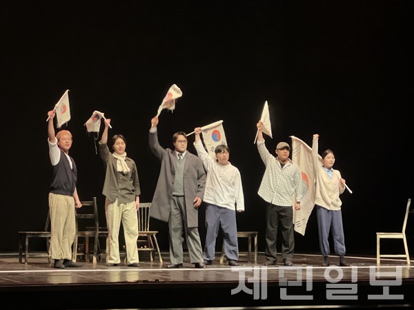 추념식을 하루 앞둔 지난 2일 제주아트센터에서 전야제 행사인 '디아스포라, 사삼을 말하다'가 열렸다. 전예린 기자