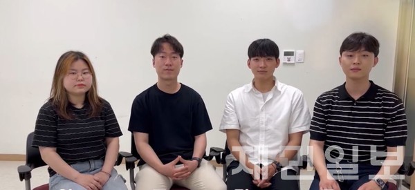 (왼쪽부터) 임은설 씨, 고영욱 씨, 김민조 씨, 고기욱 기자가 제작한 다큐멘터리 '90세 할아버지의 꿈'이 제2회 4·3언론상 신인상을 수상했다.