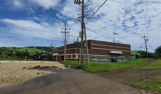 복합문화공간이 들어설 우도 담수화시설.자료사진