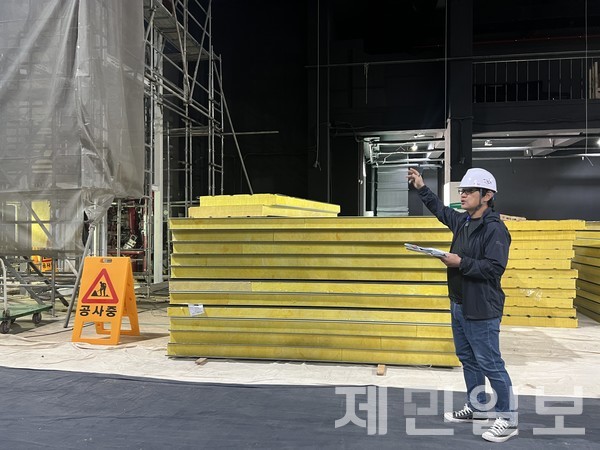 현재 문예회관 대극장 점검용 승강기 교체공사가 추진 중에 있다. 전예린 기자 