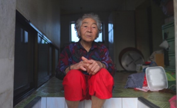 제주4·3평화재단과 JDC가 제작 지원한 다큐멘터리 '목소리들(감독 지혜원)'이 최근 제25회 전주국제영화제에서 다큐멘터리상을 수상했다. 