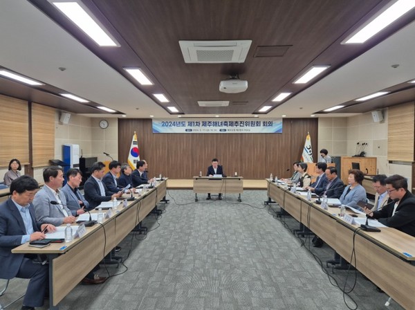 제주도는 9월 20일부터 22일까지 제주해녀박물관과 구좌읍 일원에서 제주해녀축제를 개최하고 전국해녀협회 출범을 알릴 계획이다.