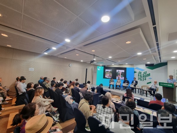 제주포럼 마지막 날인 지난 31일  제주국제컨벤션센터에서 '돌담, 평화를 다우다(쌓다)'라는 주제로 세션이  진행됐다. 