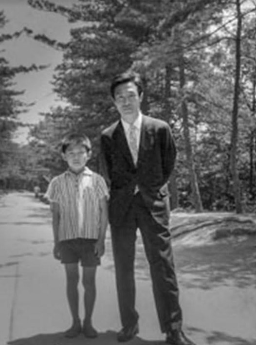 고 고영일 작가와 아들 고경대 씨의 모습.