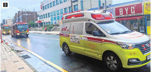 제주특별자치도는 도민의 안전의식 향상 및 안전문화 공감대 형성을 위해  '존중·이해·배려로 안전한 제주만들기'를 위한 3가지 실천과제로 △불법 주정차 안하기 △방향지시등 사용하기 △중증 응급환자에게 구급차 양보하기 등을 설정했다. 도내 곳곳에서 불법 주·정차 단속(1)과 구급차 길터주기 훈련(2)이 진행되고 있다.