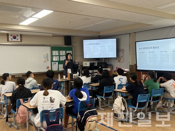 안덕초등학교에서 지난달 26일 제민일보사와 제주도교육청이 주최하는 '2024 찾아가는 인성아카데미'가 진행됐다. 전예린 기자 