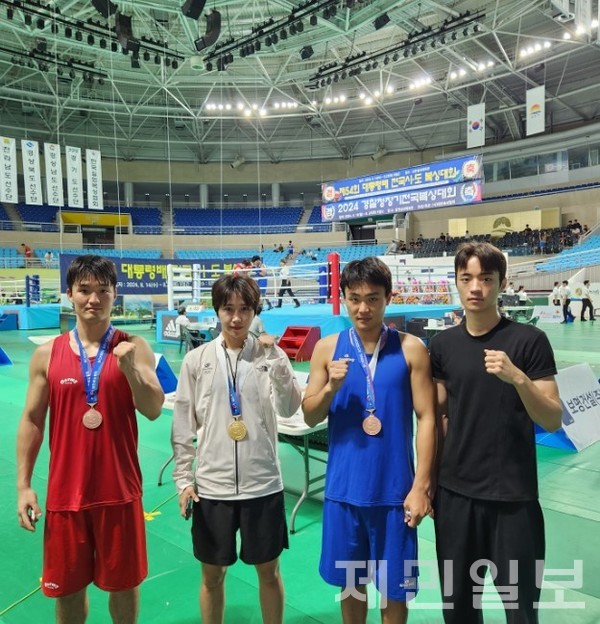 왼쪽부터 대통령배 전국 시도복싱대회에 출전한 곽민혁·정주형·전동훈·백진 선수