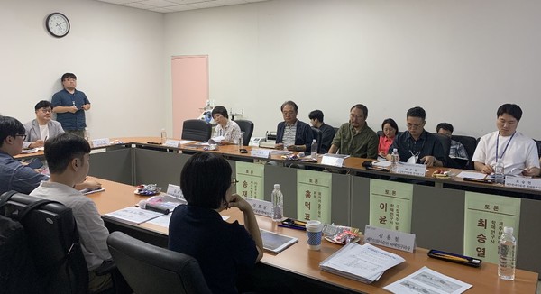 제주도립미술관(관장 이종후)는 27일 '공공수장고 증축 및 미술은행 시범운영'을 주제로 토론회를 개최했다.