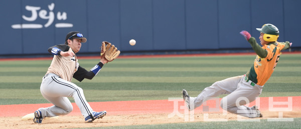2016 제7회 제주국제생활체육야구대회 경기 모습. 제민일보 자료사진