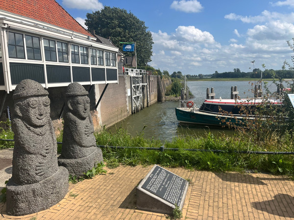 서귀포시가 2015년 12월 네덜란드 호린헴시에 기증한 대정현 돌하르방.