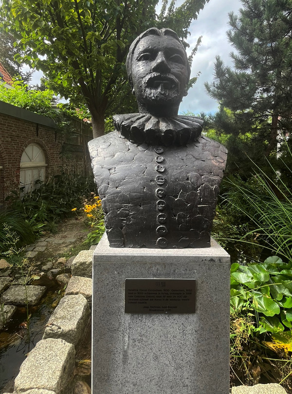 네덜랄드 호린헴시에 위치한 하멜박물관 정원에  있는 하멜 흉상.