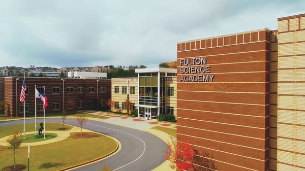 미국 조지아주 애틀랜타 북부에 위치한 풀턴 사이언스 아카데미 본교 전경.