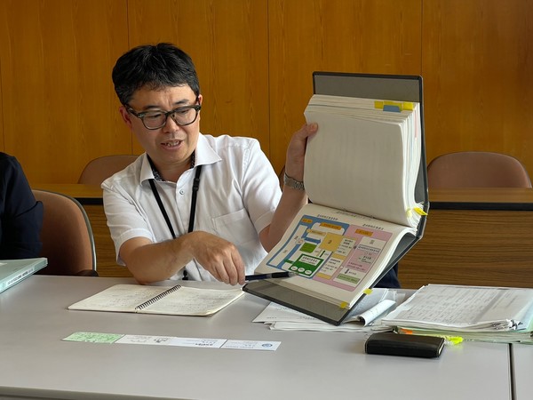 북해도청 오오야마 스스무 과장보좌가 홋카이도 도주제특구제도의 구조에 대해 설명하고 있다. 