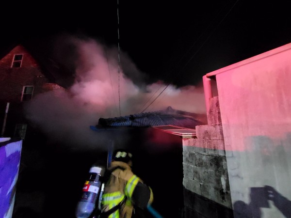 서귀포시 보목동 한 단독주택에서 불이나 주택 1개동 등이 불에탔다.