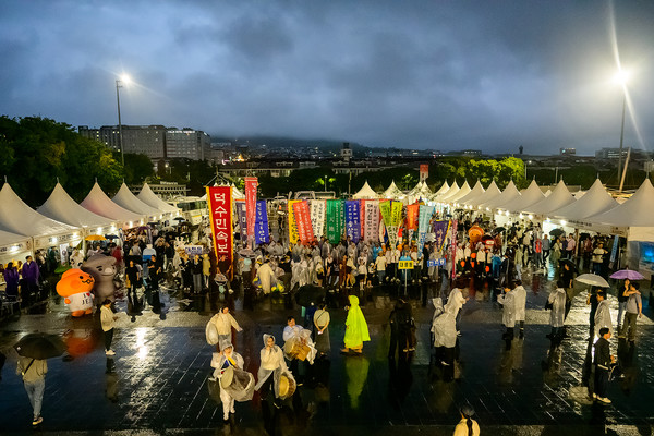 제30회 서귀포칠십리축제 '화합 길트기 퍼레이드'