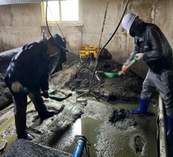 고착슬러지 제거사업 모습.