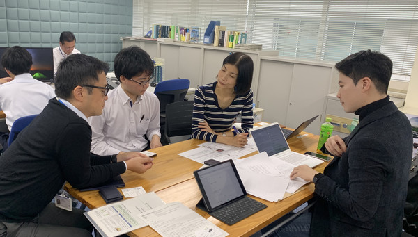 지난 11월 11일 농림수산성에서 마리코 무라카미 농림수산성 신사업·식품산업부 부국장이 식품산업 방향에 대해 설명하고 있다.