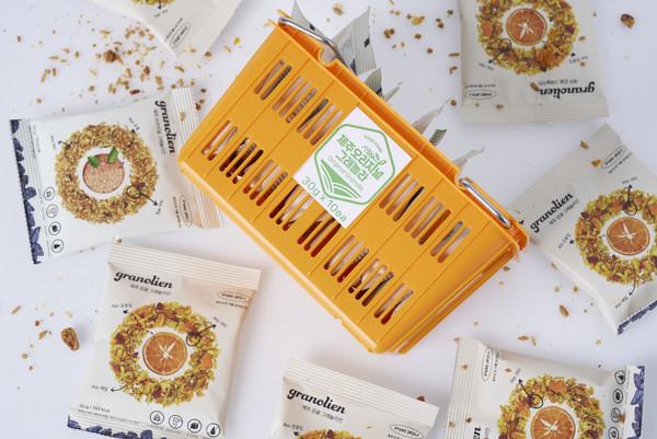 (주)제우스가 개발한 건조간식 제주오리지널 그래놀라.