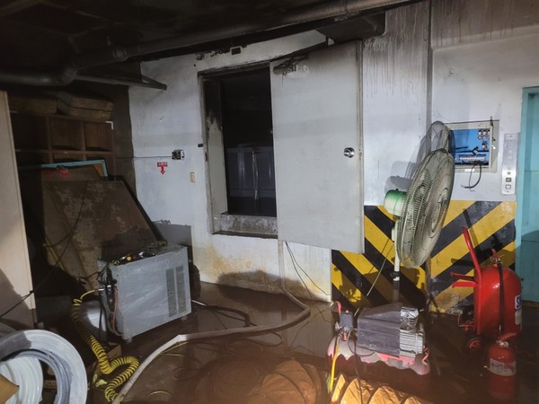 지난 28일 서귀포시 서귀동 한 오피스텔에서 유류 저장탱크 절단 작업 중 화재가 발생했다.