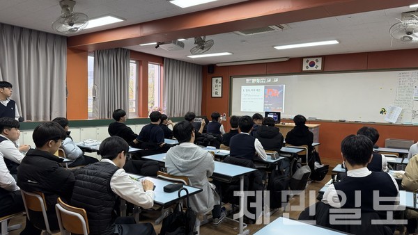 지난달 27일 오현고등학교에서 2024 찾아가는 인성아카데미가 열렸다. 김은수 기자