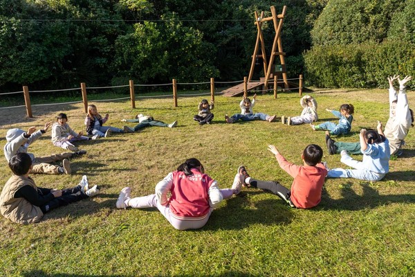 경력잇는여자들 협동조합은 2021년부터 '스케이션(Study, Self Care + Vacation)' 모델을 제시했다. 배움을 중요시 하는 개념적 정의는 런케이션과 크게 다르지 않지만, 제주의 훌륭한 자연 경관과 다양한 인적 자원들이 운영하는 콘텐츠를 활용한 자기 돌봄 프로그램을 강화시켜 차별성을 키운다. 