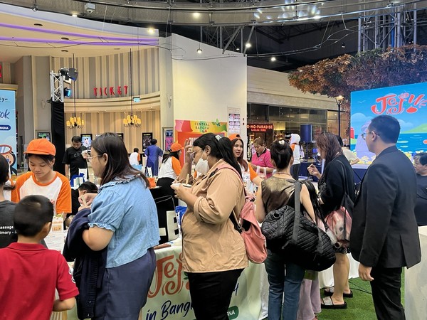 제주도와 제주경제통상진흥원이 함께 지난 7월 26일부터 27일까지 태국 방콕 센트럴방나몰에서 제주상품 특별기획전을 열어  22개의 제주기업의 52개 상품을 선보였다. 