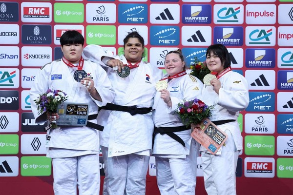 이현지 선수(왼쪽 첫번째). 국제 유도연맹(IJF) 제공