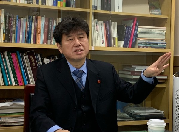 제주문화예술진흥원이 11일 ‘2025년 시즌 기획 공연･전시 프로그램 브리핑’을 실시한 가운데, 이희진 원장이 향후 계획을 밝히고 있다. 고은리 기자