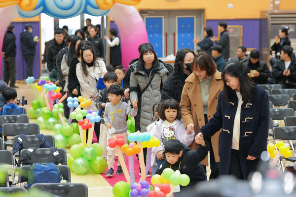 제주남초등학교는 4일 신입생 39명과 학부모 등을 대상으로 2025학년도 입학식을 진행했다.