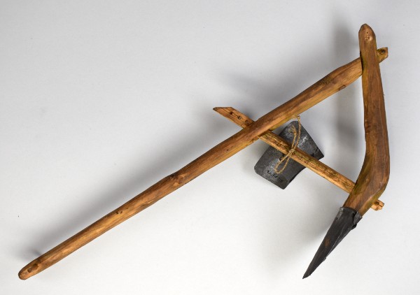 안봉근 제작 겨리쟁기 모형. 독일 드레스덴민족학박물관