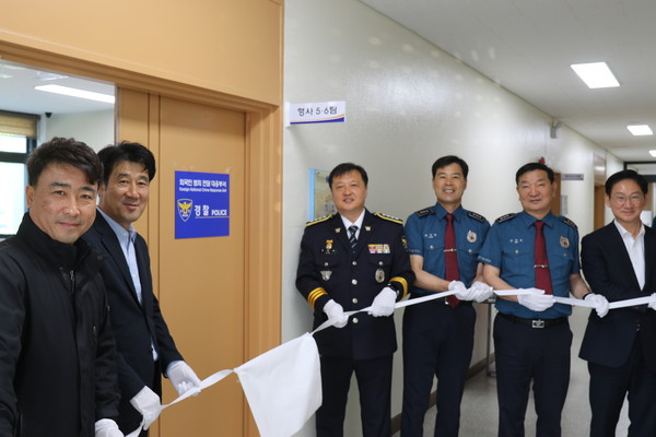 서귀포경찰서는 외국인 강력범죄 근절을 위해 외국인 범죄 전담 대응부서를 4개팀으로 확대해 운영한다.