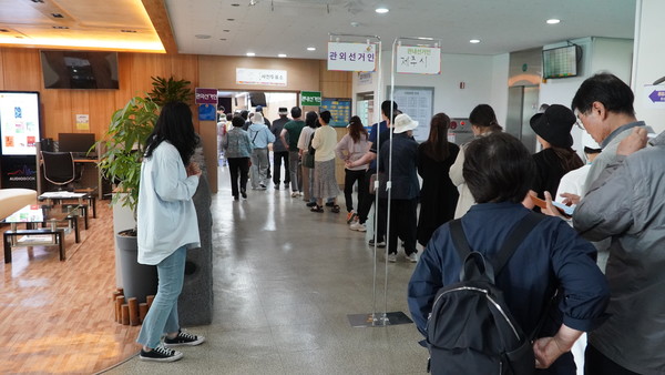 29일 제주도의회에 마련된 사전투표소. 고기욱 기자